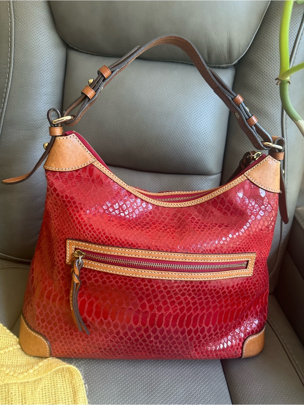 Dooney & Bourke Red & Tan Embossed Leather Shoulder Bag w/keychain - Picture 13 of 16